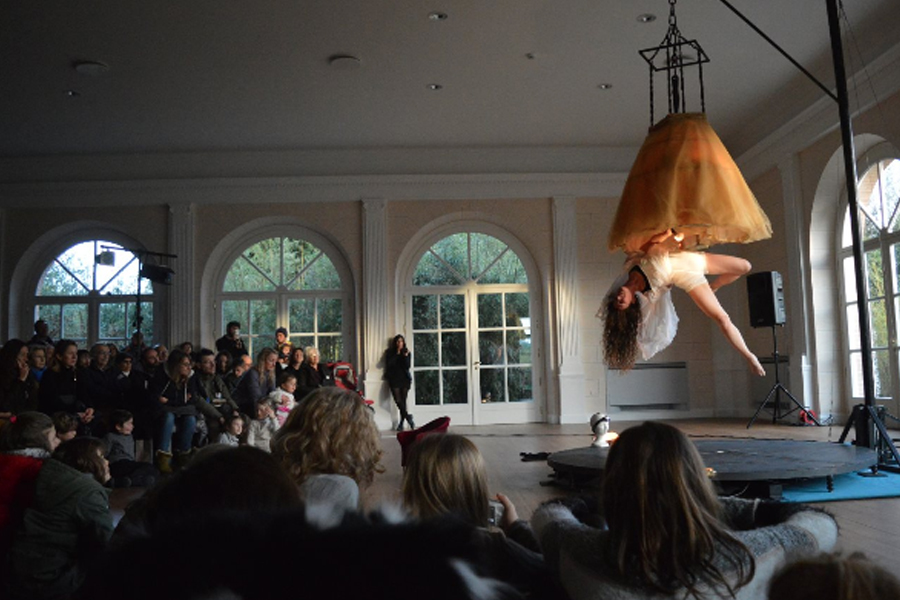 Rassegna Mirabolanti Acrobazie al Labirinto di Franco Maria Ricci, Spettacolo Luce, danza in abatjour, Martina Nova