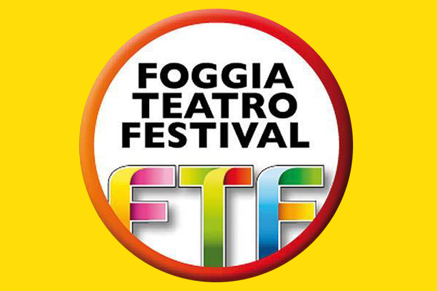 Foggia teatro di strada festival, circo contemporaneo, martina nova, acrobata aerea