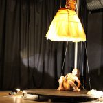Martina Nova luce spettacolo a teatro di circo contemporaneo danza e trapezio